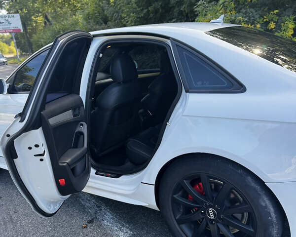 Белый Ауди А4, объемом двигателя 2 л и пробегом 209 тыс. км за 12900 $, фото 5 на Automoto.ua