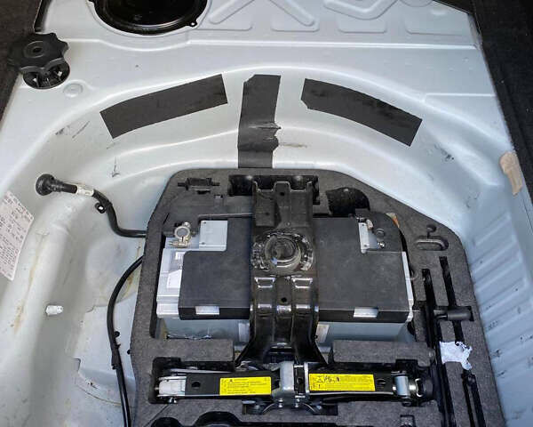 Белый Ауди А4, объемом двигателя 1.98 л и пробегом 160 тыс. км за 11000 $, фото 5 на Automoto.ua