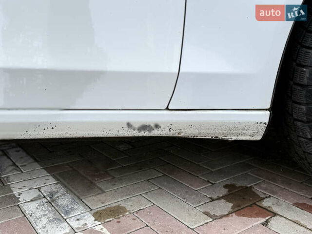 Білий Ауді А4, об'ємом двигуна 1.98 л та пробігом 258 тис. км за 15000 $, фото 12 на Automoto.ua