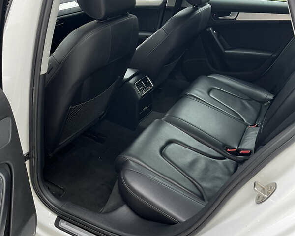 Білий Ауді А4, об'ємом двигуна 1.98 л та пробігом 200 тис. км за 12000 $, фото 23 на Automoto.ua