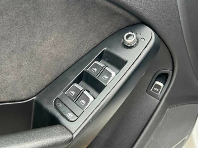 Белый Ауди А4, объемом двигателя 2 л и пробегом 298 тыс. км за 286 $, фото 14 на Automoto.ua