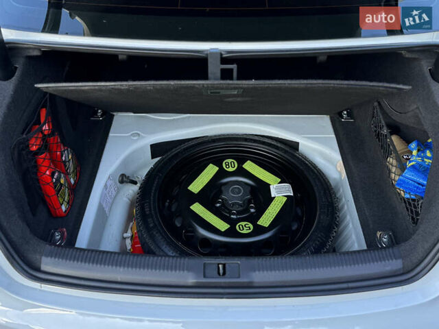 Белый Ауди А4, объемом двигателя 2 л и пробегом 200 тыс. км за 13800 $, фото 55 на Automoto.ua