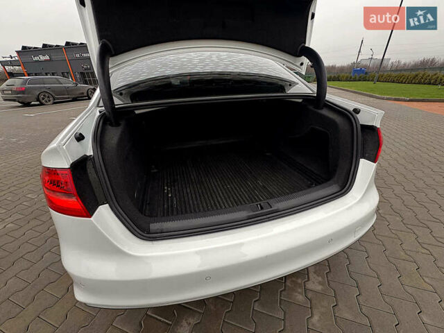 Белый Ауди А4, объемом двигателя 2 л и пробегом 228 тыс. км за 13500 $, фото 5 на Automoto.ua
