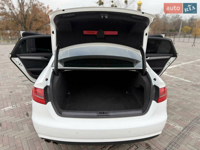 Білий Ауді А4, об'ємом двигуна 1.98 л та пробігом 258 тис. км за 15000 $, фото 20 на Automoto.ua