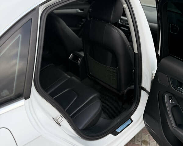 Білий Ауді А4, об'ємом двигуна 1.98 л та пробігом 258 тис. км за 15000 $, фото 19 на Automoto.ua
