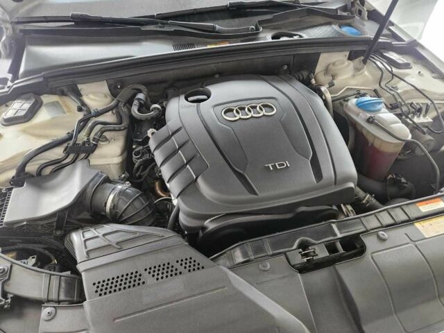 Белый Ауди А4, объемом двигателя 2 л и пробегом 48 тыс. км за 8248 $, фото 7 на Automoto.ua