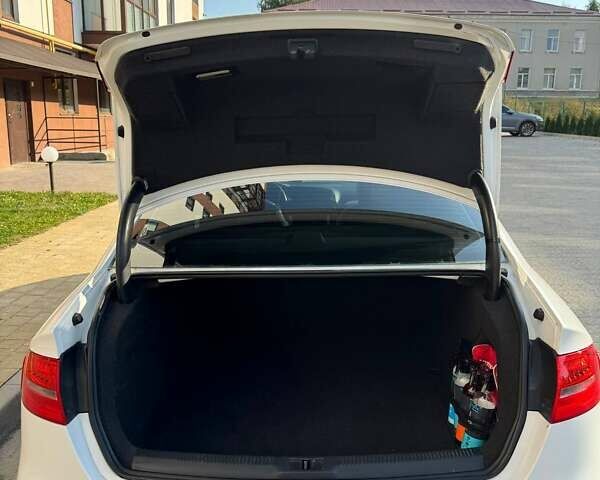 Білий Ауді А4, об'ємом двигуна 1.98 л та пробігом 175 тис. км за 11700 $, фото 12 на Automoto.ua