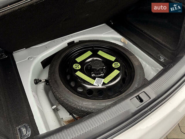 Белый Ауди А4, объемом двигателя 2 л и пробегом 228 тыс. км за 13500 $, фото 11 на Automoto.ua