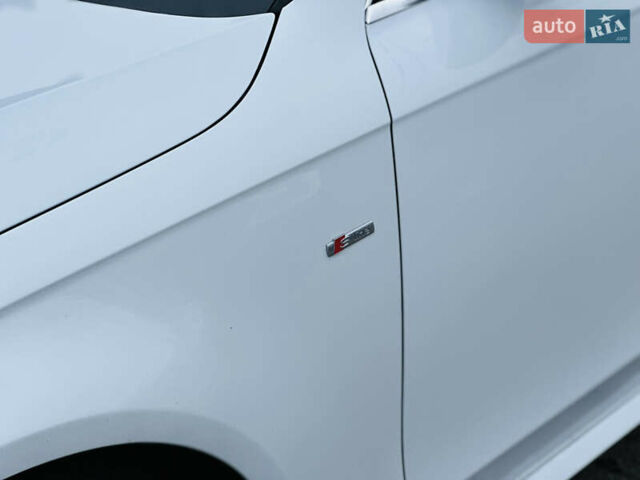 Белый Ауди А4, объемом двигателя 2 л и пробегом 250 тыс. км за 11499 $, фото 3 на Automoto.ua