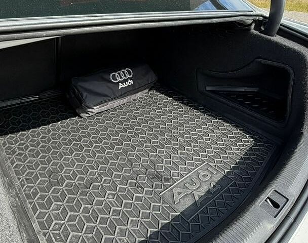 Білий Ауді А4, об'ємом двигуна 2 л та пробігом 310 тис. км за 13700 $, фото 34 на Automoto.ua