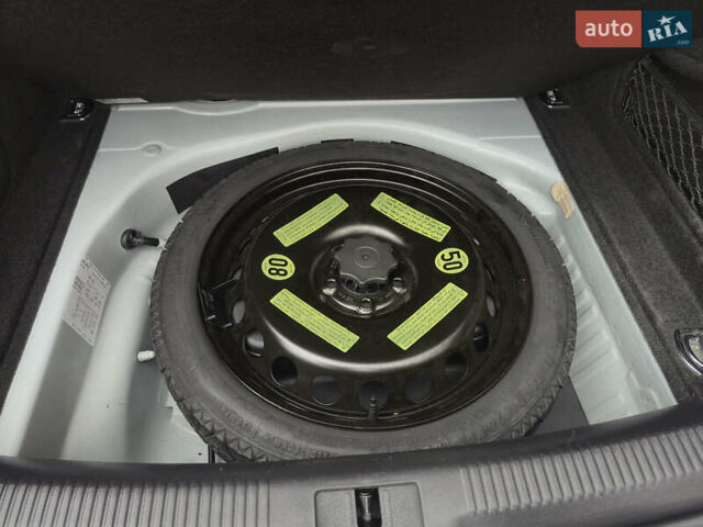 Белый Ауди А4, объемом двигателя 2 л и пробегом 198 тыс. км за 12050 $, фото 45 на Automoto.ua