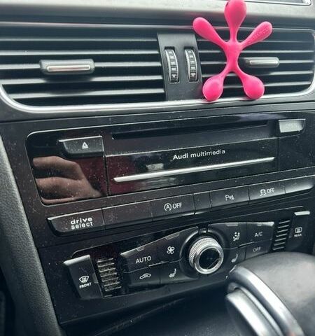 Білий Ауді А4, об'ємом двигуна 2 л та пробігом 220 тис. км за 14000 $, фото 8 на Automoto.ua