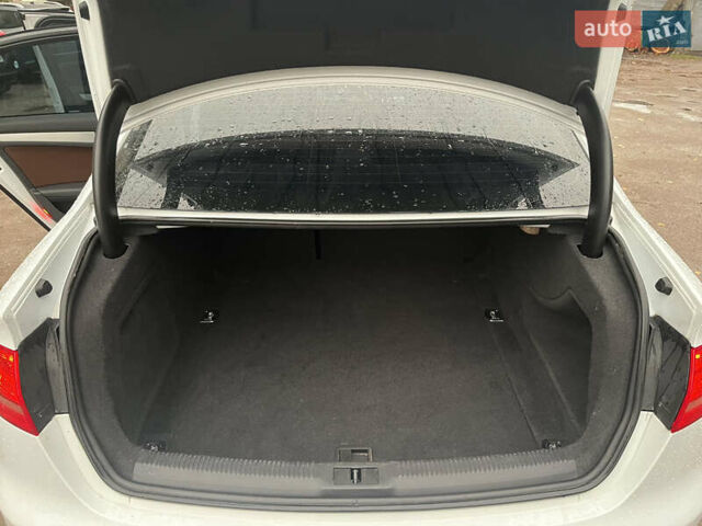 Белый Ауди А4, объемом двигателя 1.98 л и пробегом 241 тыс. км за 12500 $, фото 22 на Automoto.ua