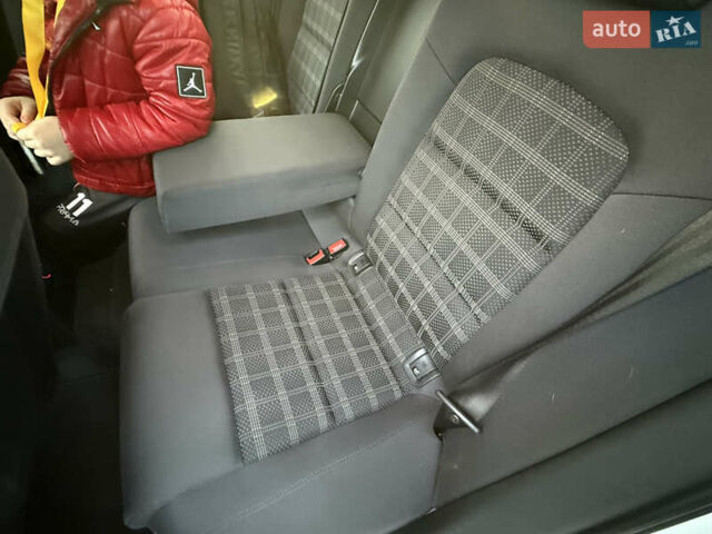 Белый Ауди А4, объемом двигателя 2 л и пробегом 236 тыс. км за 14900 $, фото 26 на Automoto.ua