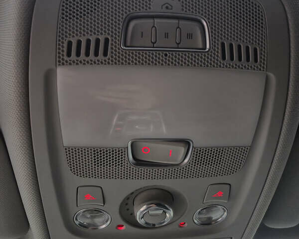 Белый Ауди А4, объемом двигателя 2 л и пробегом 198 тыс. км за 12050 $, фото 37 на Automoto.ua