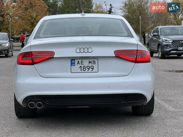 Белый Ауди А4, объемом двигателя 2 л и пробегом 162 тыс. км за 12500 $, фото 6 на Automoto.ua