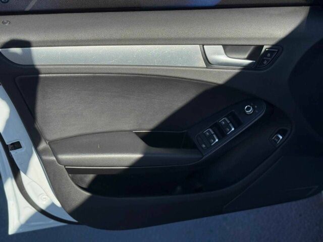 Белый Ауди А4, объемом двигателя 2 л и пробегом 161 тыс. км за 12999 $, фото 8 на Automoto.ua