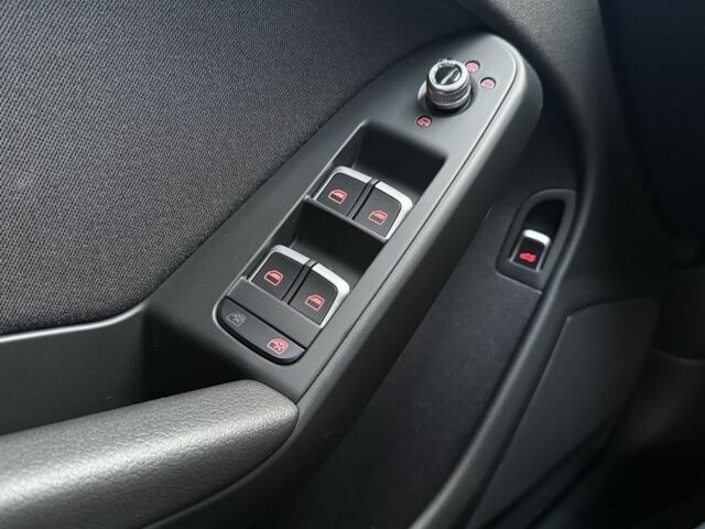 Білий Ауді А4, об'ємом двигуна 2 л та пробігом 238 тис. км за 14000 $, фото 5 на Automoto.ua