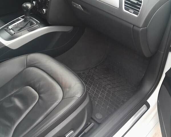 Ауди А4 2014 в Львове на Automoto.ua Белый Ауди А4, объемом двигателя 2 л и пробегом 175 тыс. км за 12500 $, фото 2 на Automoto.ua