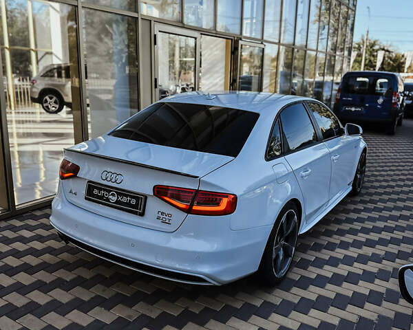 Білий Ауді А4, об'ємом двигуна 2 л та пробігом 236 тис. км за 12500 $, фото 3 на Automoto.ua