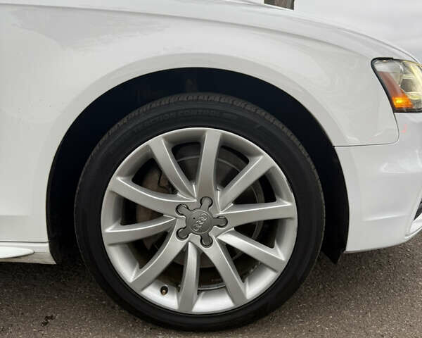 Білий Ауді А4, об'ємом двигуна 2 л та пробігом 291 тис. км за 11100 $, фото 3 на Automoto.ua