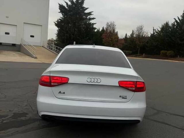 Белый Ауди А4, объемом двигателя 2 л и пробегом 85 тыс. км за 8900 $, фото 5 на Automoto.ua