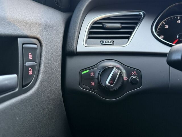 Білий Ауді А4, об'ємом двигуна 2 л та пробігом 238 тис. км за 14000 $, фото 6 на Automoto.ua