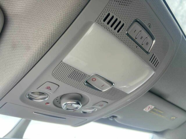 Білий Ауді А4, об'ємом двигуна 2 л та пробігом 200 тис. км за 13000 $, фото 19 на Automoto.ua