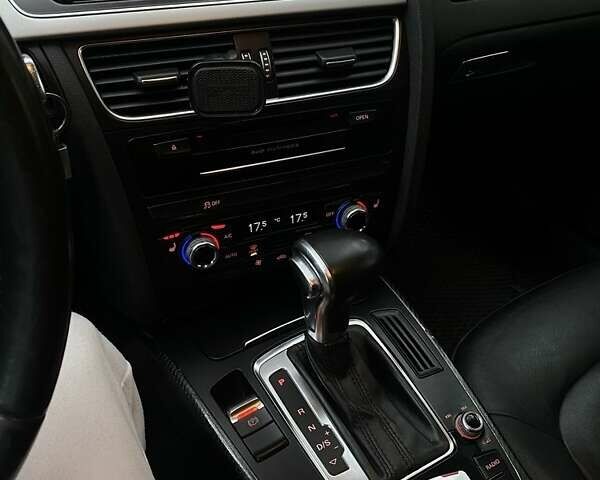 Білий Ауді А4, об'ємом двигуна 2 л та пробігом 272 тис. км за 10500 $, фото 4 на Automoto.ua
