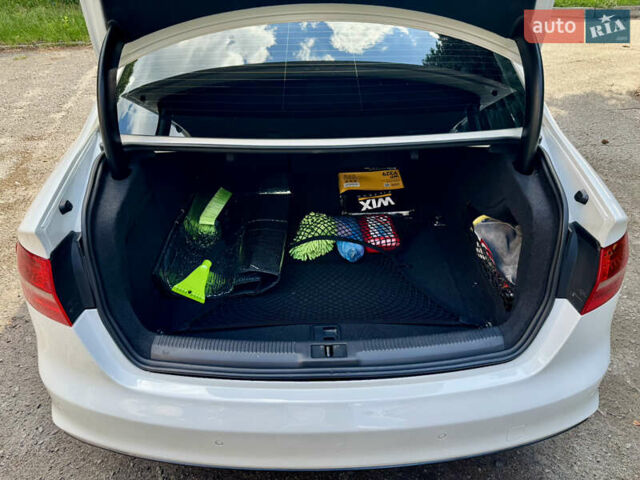 Белый Ауди А4, объемом двигателя 1.98 л и пробегом 212 тыс. км за 14000 $, фото 9 на Automoto.ua