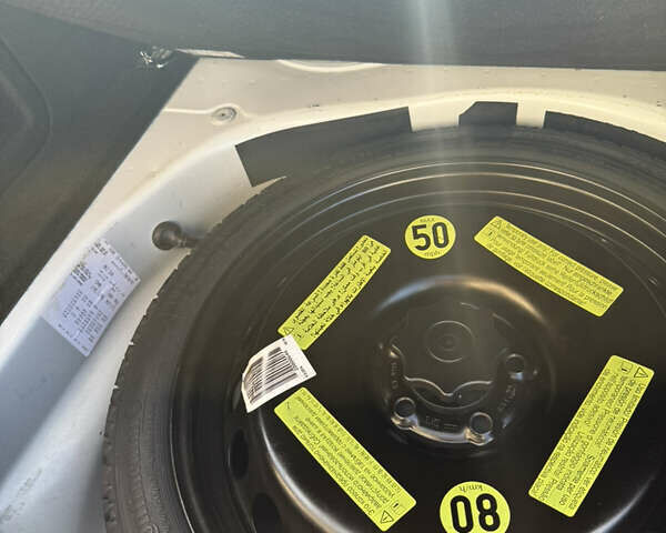 Білий Ауді А4, об'ємом двигуна 2 л та пробігом 204 тис. км за 11000 $, фото 18 на Automoto.ua