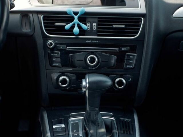 Білий Ауді А4, об'ємом двигуна 2 л та пробігом 154 тис. км за 14300 $, фото 5 на Automoto.ua