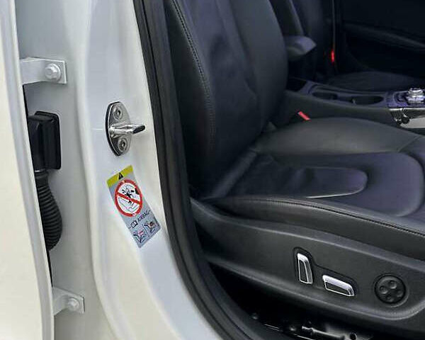 Білий Ауді А4, об'ємом двигуна 1.97 л та пробігом 136 тис. км за 14400 $, фото 12 на Automoto.ua