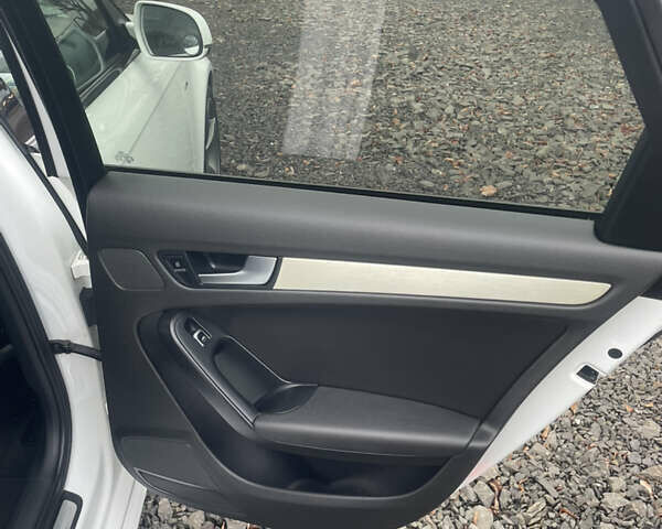 Белый Ауди А4, объемом двигателя 2 л и пробегом 160 тыс. км за 13500 $, фото 35 на Automoto.ua