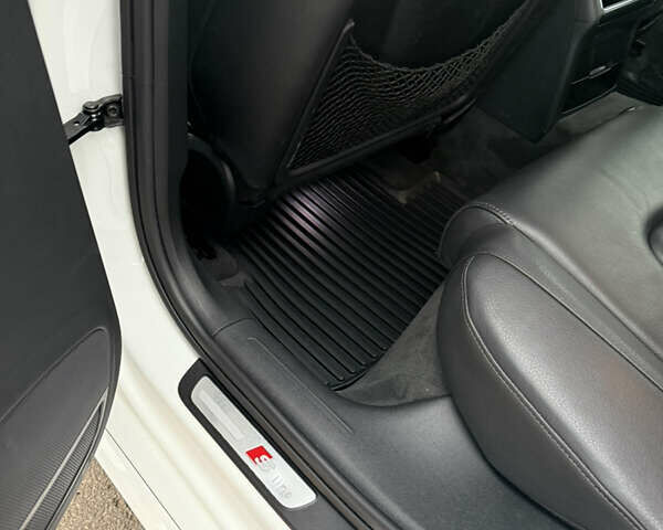 Білий Ауді А4, об'ємом двигуна 2 л та пробігом 291 тис. км за 11100 $, фото 8 на Automoto.ua