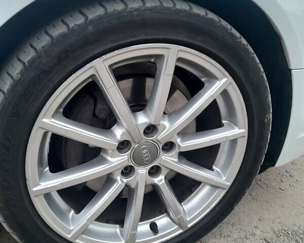 Ауди А4 2014 в Львове на Automoto.ua Белый Ауди А4, объемом двигателя 2 л и пробегом 175 тыс. км за 12500 $, фото 7 на Automoto.ua