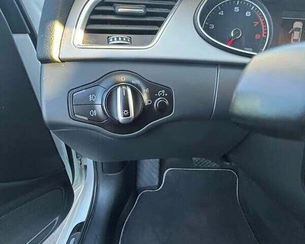 Білий Ауді А4, об'ємом двигуна 2 л та пробігом 146 тис. км за 2700 $, фото 11 на Automoto.ua