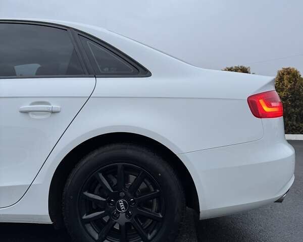 Белый Ауди А4, объемом двигателя 1.8 л и пробегом 120 тыс. км за 15500 $, фото 15 на Automoto.ua