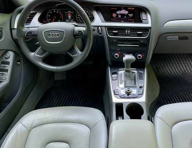 Белый Ауди А4, объемом двигателя 2 л и пробегом 157 тыс. км за 9000 $, фото 4 на Automoto.ua