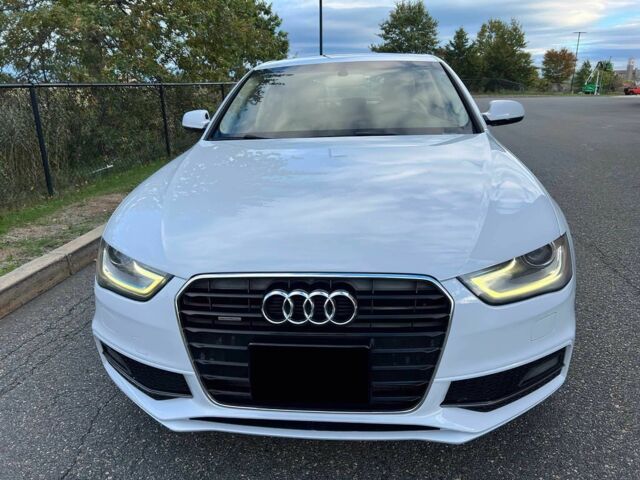 Белый Ауди А4, объемом двигателя 2 л и пробегом 70 тыс. км за 3900 $, фото 1 на Automoto.ua