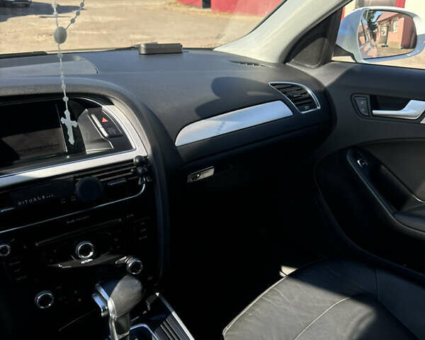 Білий Ауді А4, об'ємом двигуна 2 л та пробігом 205 тис. км за 12500 $, фото 9 на Automoto.ua