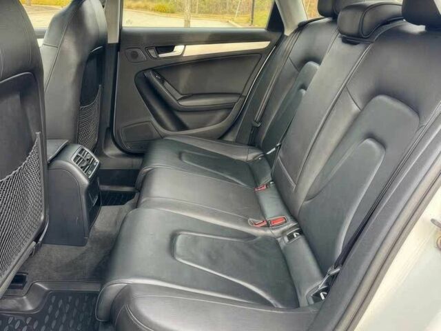 Белый Ауди А4, объемом двигателя 2 л и пробегом 75 тыс. км за 10000 $, фото 13 на Automoto.ua