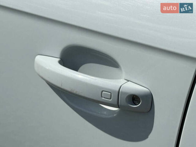 Білий Ауді А4, об'ємом двигуна 1.98 л та пробігом 173 тис. км за 12999 $, фото 21 на Automoto.ua