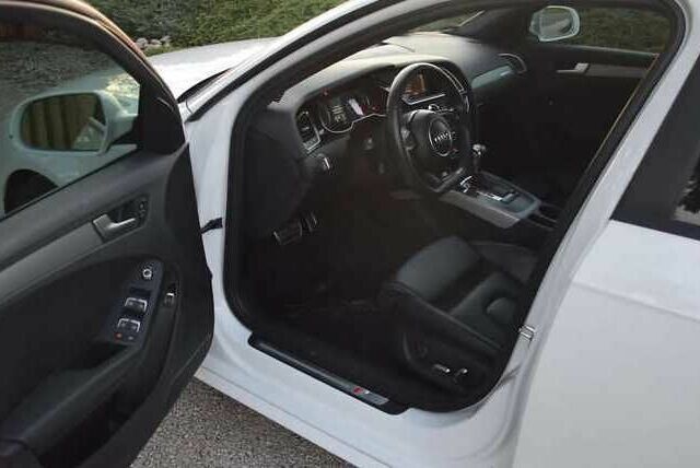 Ауді А4 2015 у Києві на Automoto.ua Білий Ауді А4, об'ємом двигуна 2 л та пробігом 130 тис. км за 10000 $, фото 4 на Automoto.ua