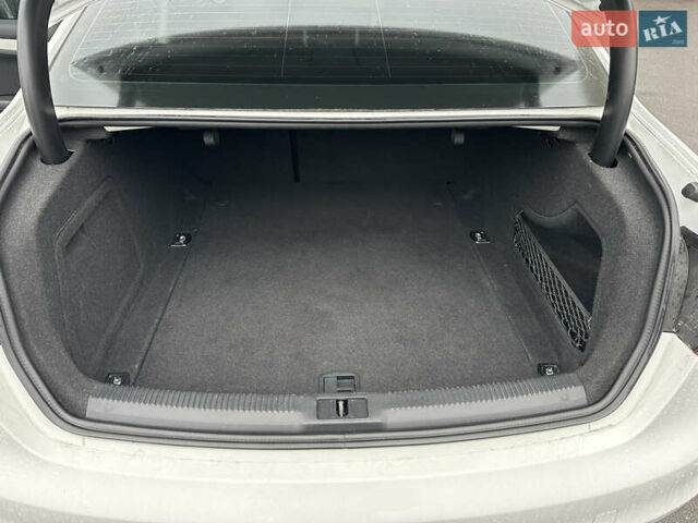 Білий Ауді А4, об'ємом двигуна 2 л та пробігом 202 тис. км за 12999 $, фото 16 на Automoto.ua