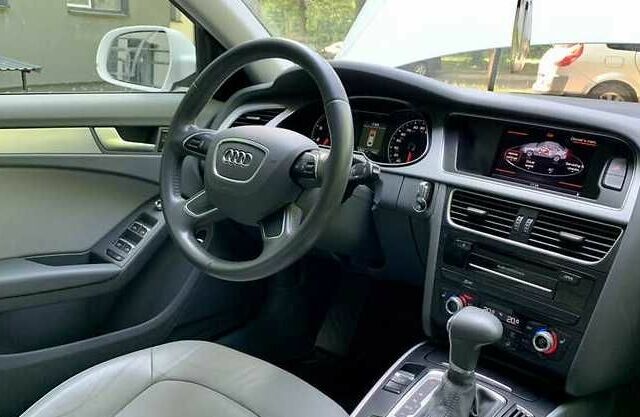 Белый Ауди А4, объемом двигателя 2 л и пробегом 157 тыс. км за 9000 $, фото 6 на Automoto.ua