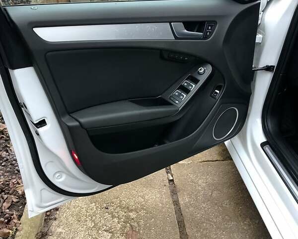 Білий Ауді А4, об'ємом двигуна 2 л та пробігом 180 тис. км за 13200 $, фото 8 на Automoto.ua