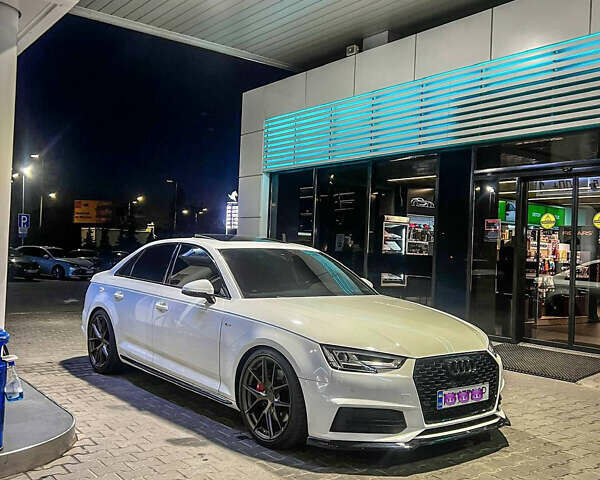 Белый Ауди А4, объемом двигателя 2 л и пробегом 139 тыс. км за 23900 $, фото 4 на Automoto.ua