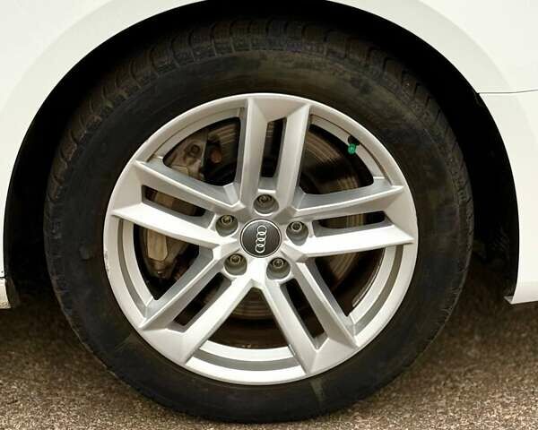 Білий Ауді А4, об'ємом двигуна 1.98 л та пробігом 163 тис. км за 17500 $, фото 19 на Automoto.ua