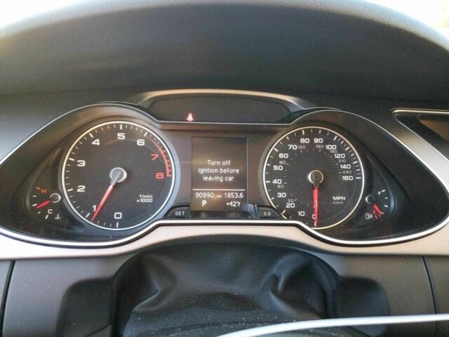 Белый Ауди А4, объемом двигателя 2 л и пробегом 90 тыс. км за 2300 $, фото 8 на Automoto.ua